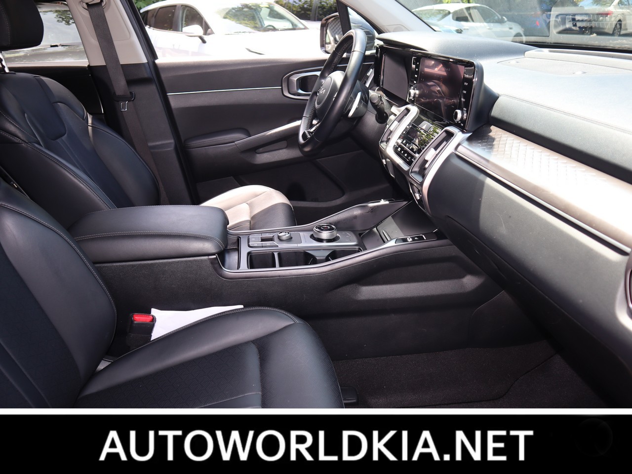 2022 Kia Sorento Hybrid S 26