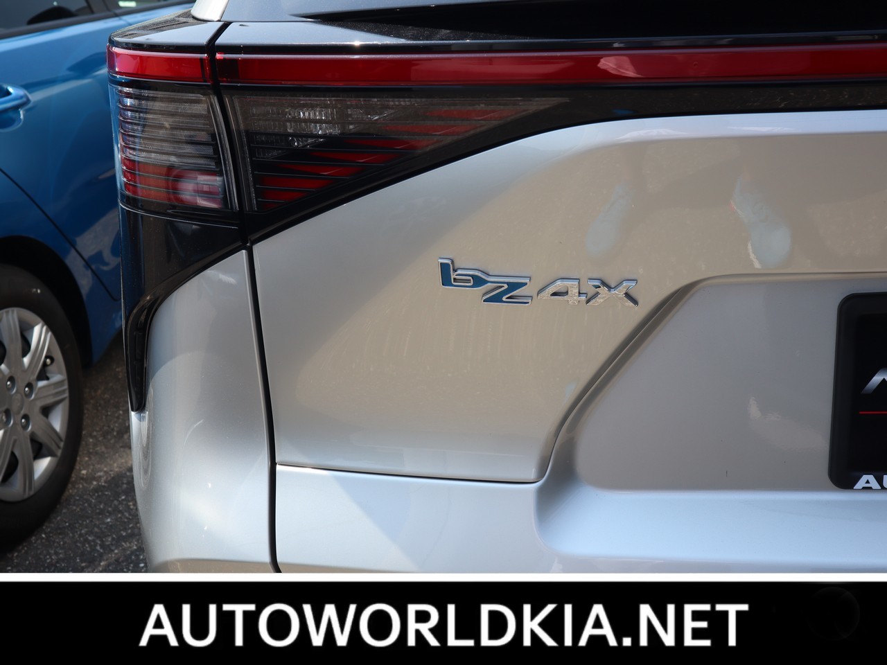 2023 Toyota bZ4X Limited 18
