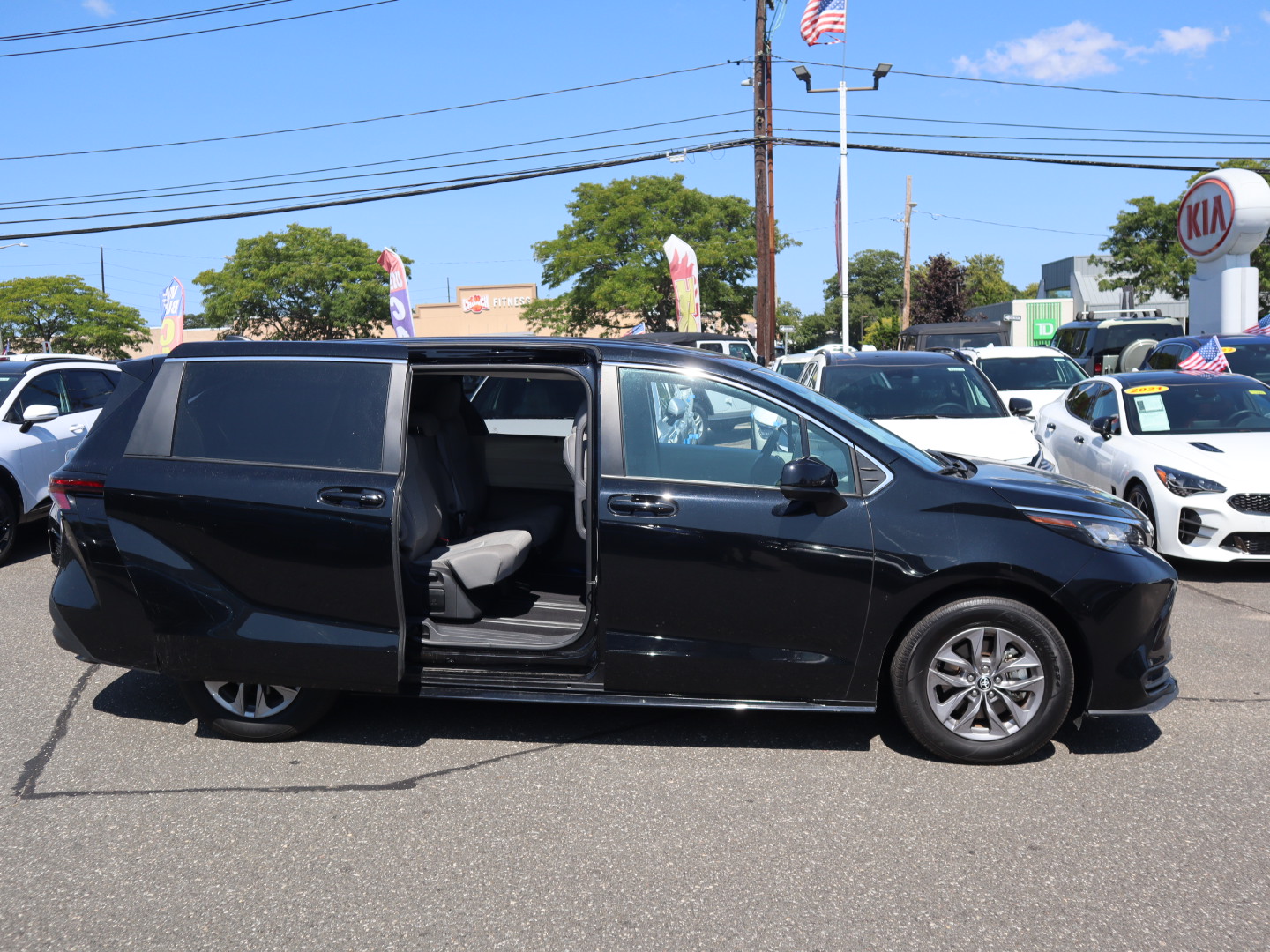 2023 Toyota Sienna LE 5