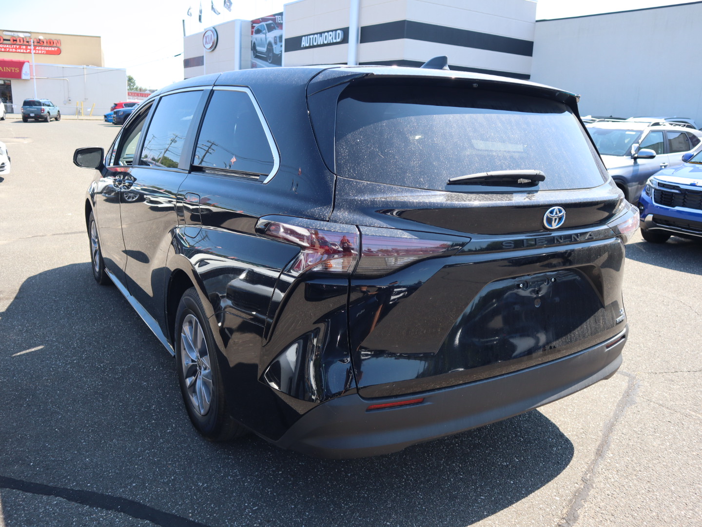 2023 Toyota Sienna LE 8