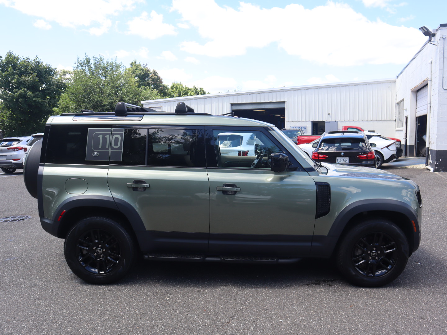 2022 Land Rover Defender 110 SE 5