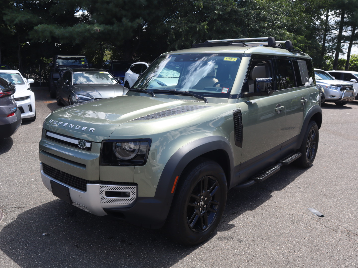 2022 Land Rover Defender 110 SE 9