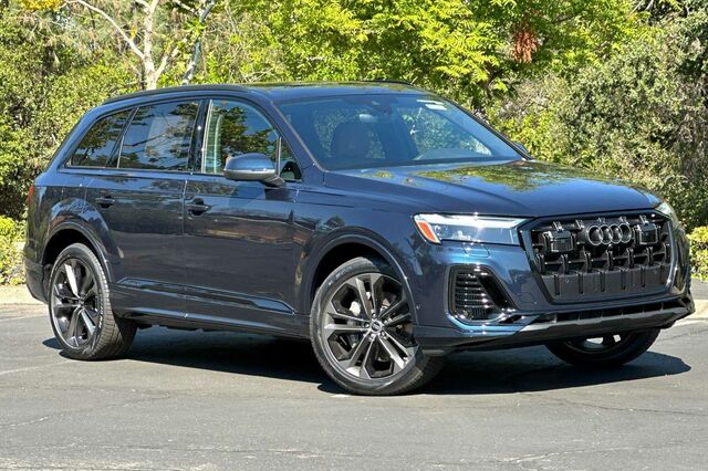 2025 Audi Q7 55 Premium Plus 4D Sport Utility 2