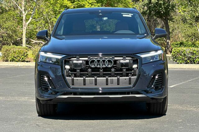 2025 Audi Q7 55 Premium Plus 4D Sport Utility 3