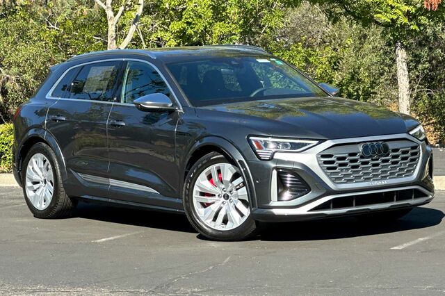 2024 Audi SQ8 e-tron Premium Plus 4D Sport Utility 2