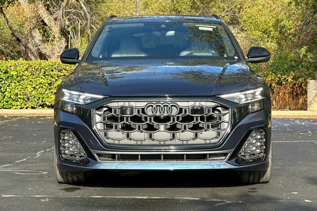 2024 Audi SQ8 4D Sport Utility 3