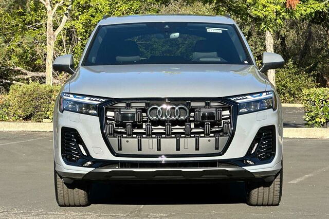 2025 Audi Q7 4D Sport Utility 3