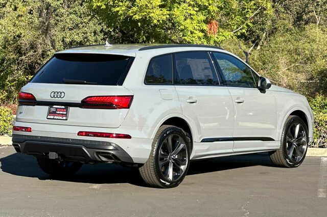 2025 Audi Q7 4D Sport Utility 5