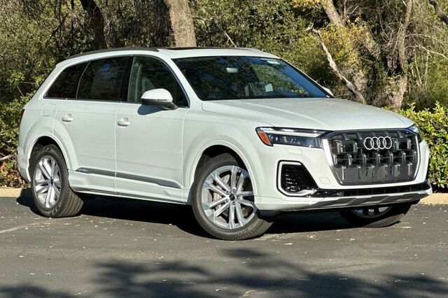 2025 Audi Q7 55 Premium Plus 4D Sport Utility 2