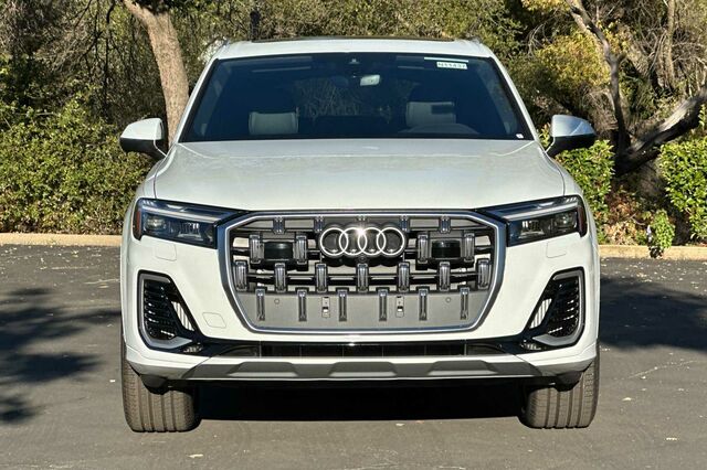 2025 Audi Q7 55 Premium Plus 4D Sport Utility 3