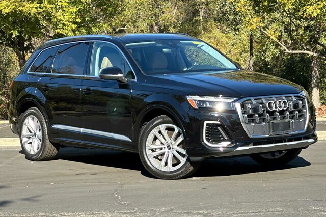 2025 Audi Q7 45 Premium Plus 4D Sport Utility 2