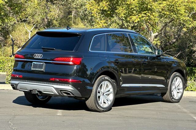 2025 Audi Q7 45 Premium Plus 4D Sport Utility 5