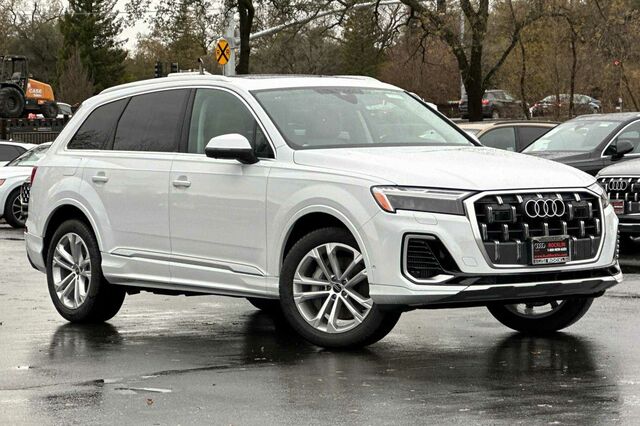 2025 Audi Q7 55 Premium Plus 4D Sport Utility 2