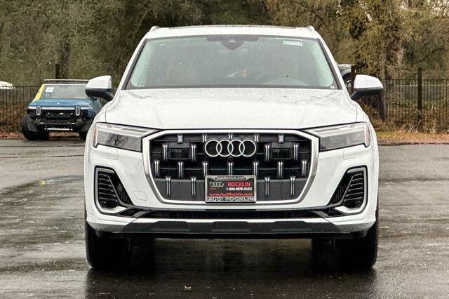 2025 Audi Q7 55 Premium Plus 4D Sport Utility 3