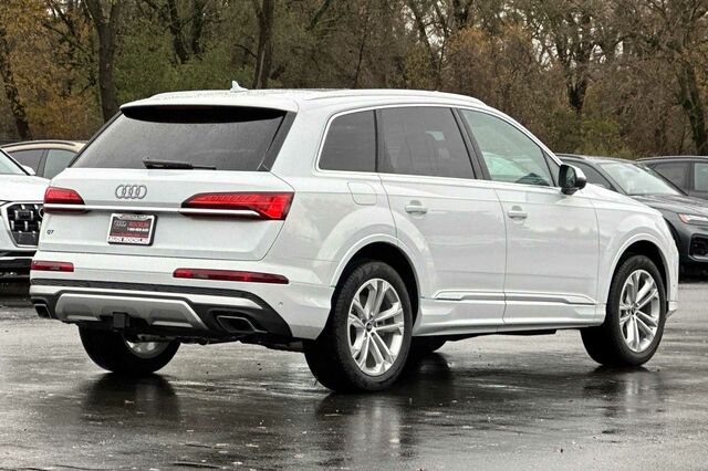 2025 Audi Q7 55 Premium Plus 4D Sport Utility 5