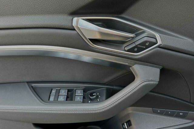 2022 Audi e-tron Sportback S line Premium Plus 4D Sport Utility 11