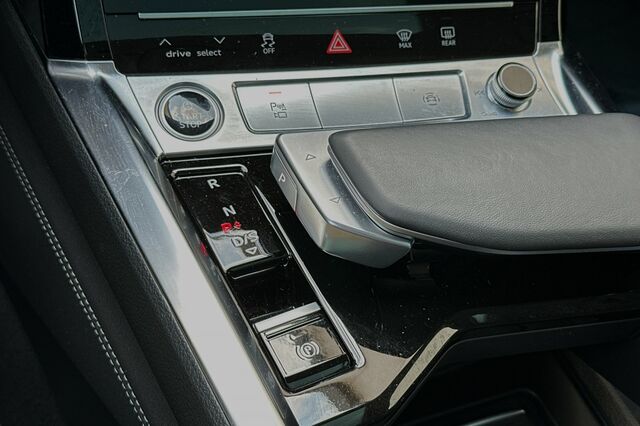 2022 Audi e-tron Sportback S line Premium Plus 4D Sport Utility 28