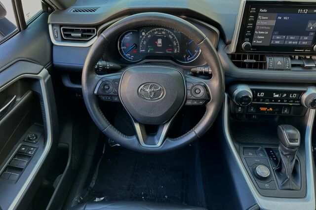 2019 Toyota RAV4 Hybrid XSE 4D Sport Utility 17