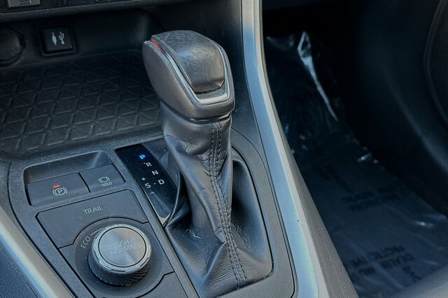2019 Toyota RAV4 Hybrid XSE 4D Sport Utility 26