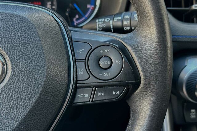 2019 Toyota RAV4 Hybrid XSE 4D Sport Utility 30