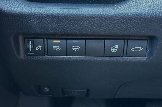 2019 Toyota RAV4 Hybrid XSE 4D Sport Utility 33