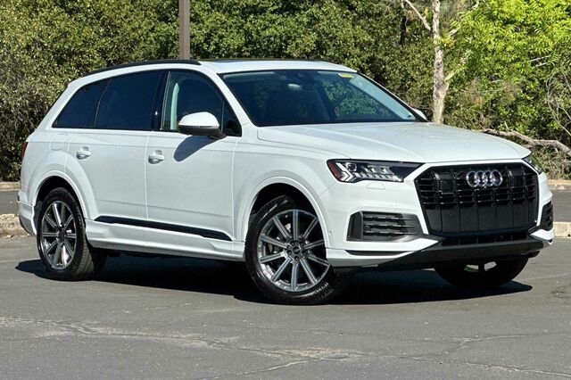 2024 Audi Q7 45 Premium Plus 4D Sport Utility 2