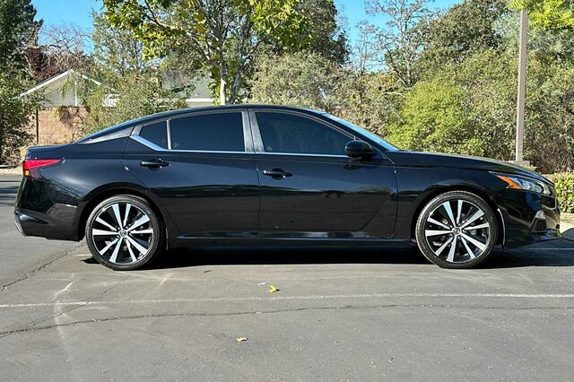 2022 Nissan Altima 2.5 SR 4D Sedan 3