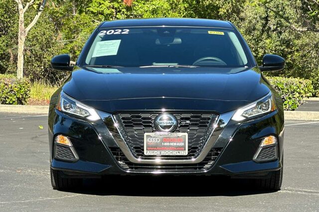 2022 Nissan Altima 2.5 SR 4D Sedan 9