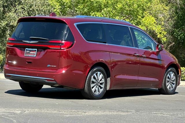 2021 Chrysler Pacifica Hybrid Touring L 4D Passenger Van 4