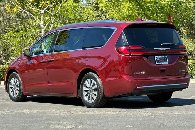 2021 Chrysler Pacifica Hybrid Touring L 4D Passenger Van 6