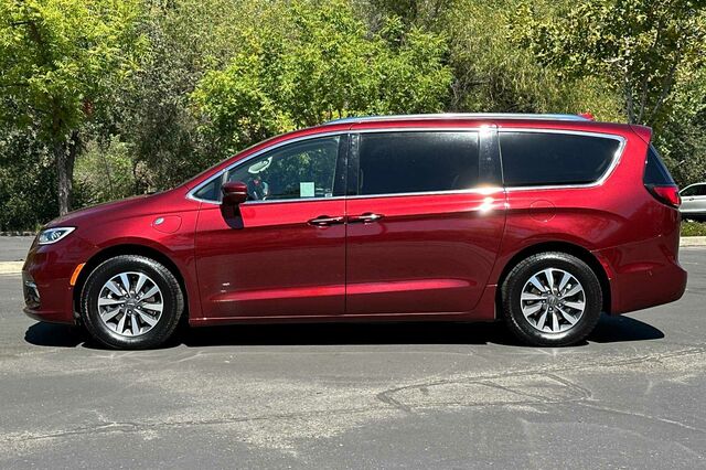 2021 Chrysler Pacifica Hybrid Touring L 4D Passenger Van 7