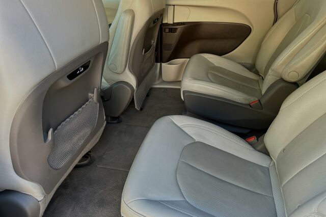 2021 Chrysler Pacifica Hybrid Touring L 4D Passenger Van 14