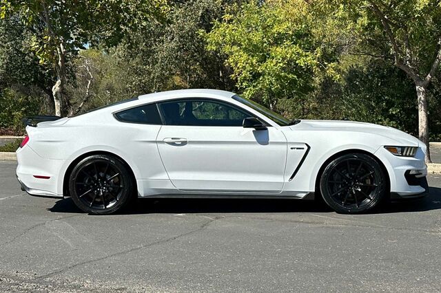 2017 Ford Mustang Shelby GT350 2D Coupe 3