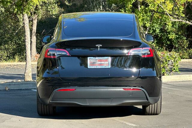 2024 Tesla Model Y Long Range 4D Sport Utility 5