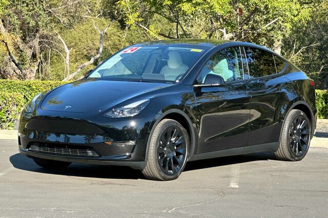 2024 Tesla Model Y Long Range 4D Sport Utility 8