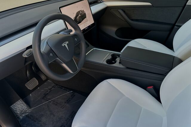 2024 Tesla Model Y Long Range 4D Sport Utility 10