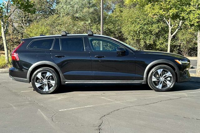 2021 Volvo V60 Cross Country T5 4D Wagon 3