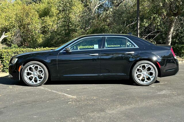 2017 Chrysler 300C Platinum 4D Sedan 7