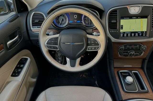 2017 Chrysler 300C Platinum 4D Sedan 17