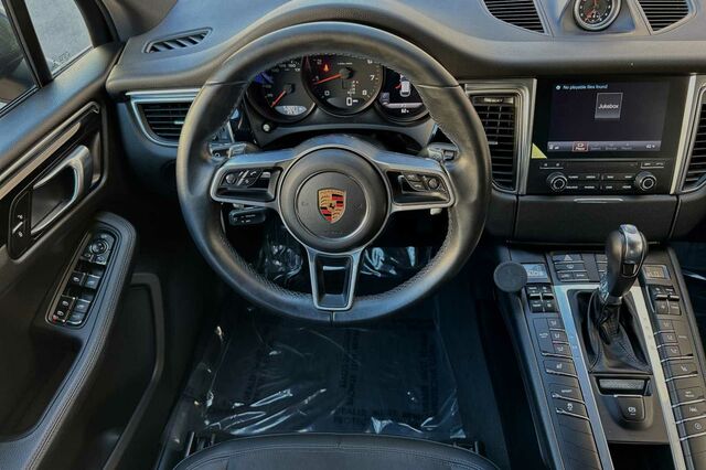 2018 Porsche Macan Base 4D Sport Utility 17