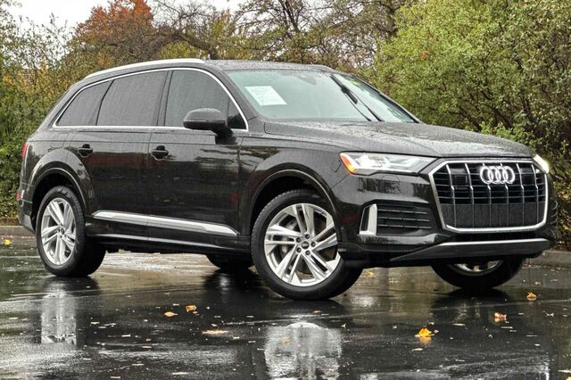 2023 Audi Q7 45 Premium 4D Sport Utility 2