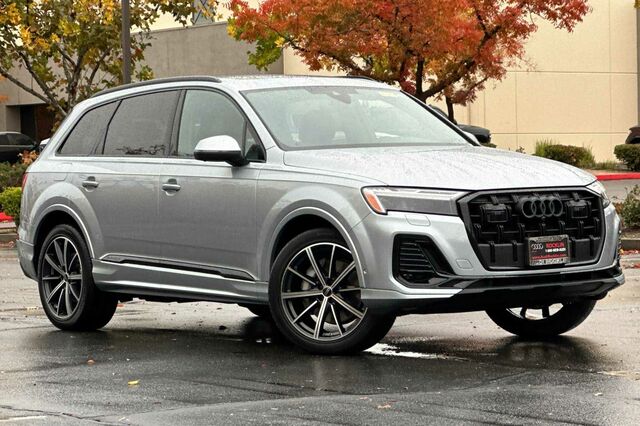 2025 Audi Q7 45 Premium Plus 4D Sport Utility 2