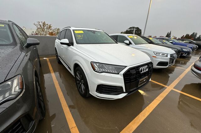 2024 Audi Q7 45 Premium Plus 4D Sport Utility 2