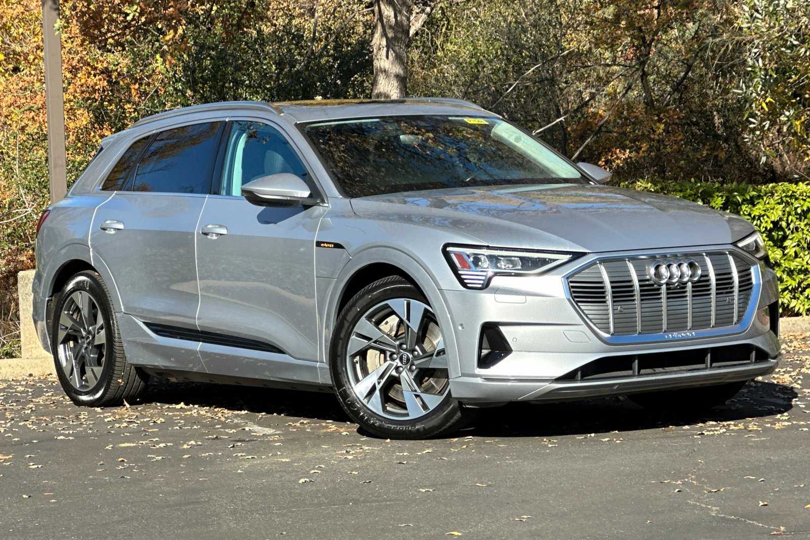 2022 Audi e-tron Premium Plus 4D Sport Utility 2