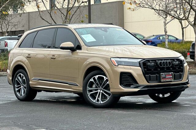 2025 Audi Q7 45 Premium Plus 4D Sport Utility 2