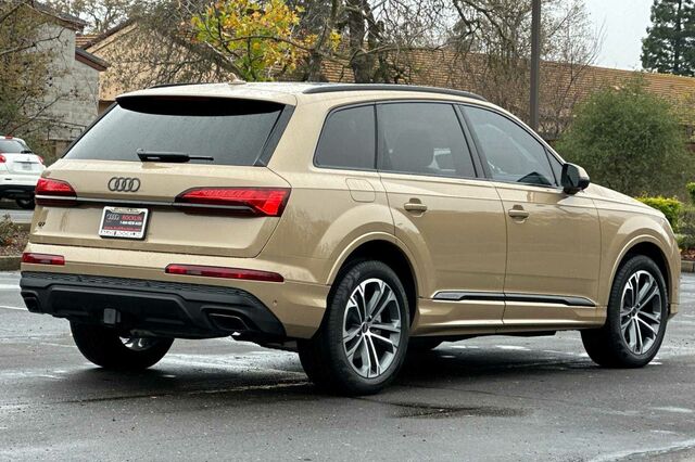 2025 Audi Q7 45 Premium Plus 4D Sport Utility 4