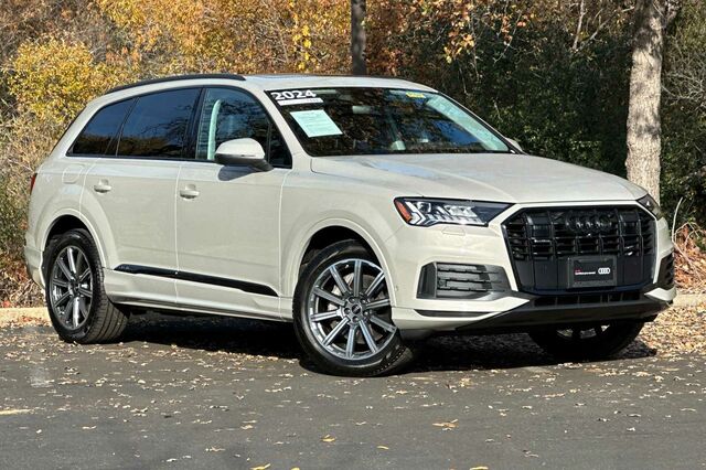 2024 Audi Q7 45 Premium Plus 4D Sport Utility 2