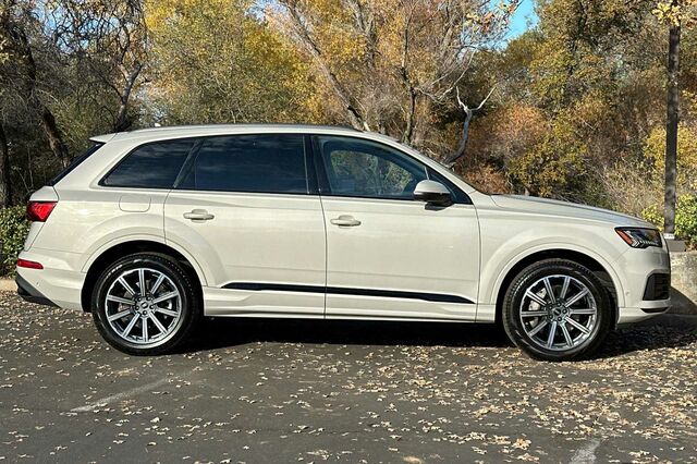 2024 Audi Q7 45 Premium Plus 4D Sport Utility 3