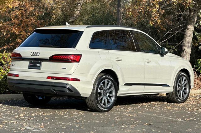 2024 Audi Q7 45 Premium Plus 4D Sport Utility 4