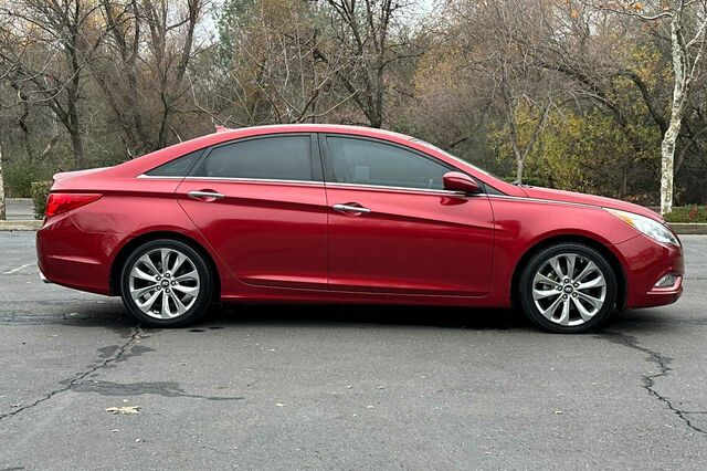 2013 Hyundai Sonata SE 4D Sedan 3